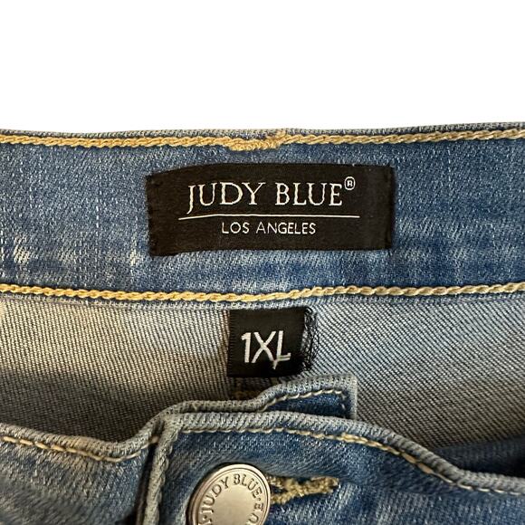 Judy Blue Cropped Fit Distressed Light Wash Jeans JB8295LT Size 1XL - Picture 3 of 7